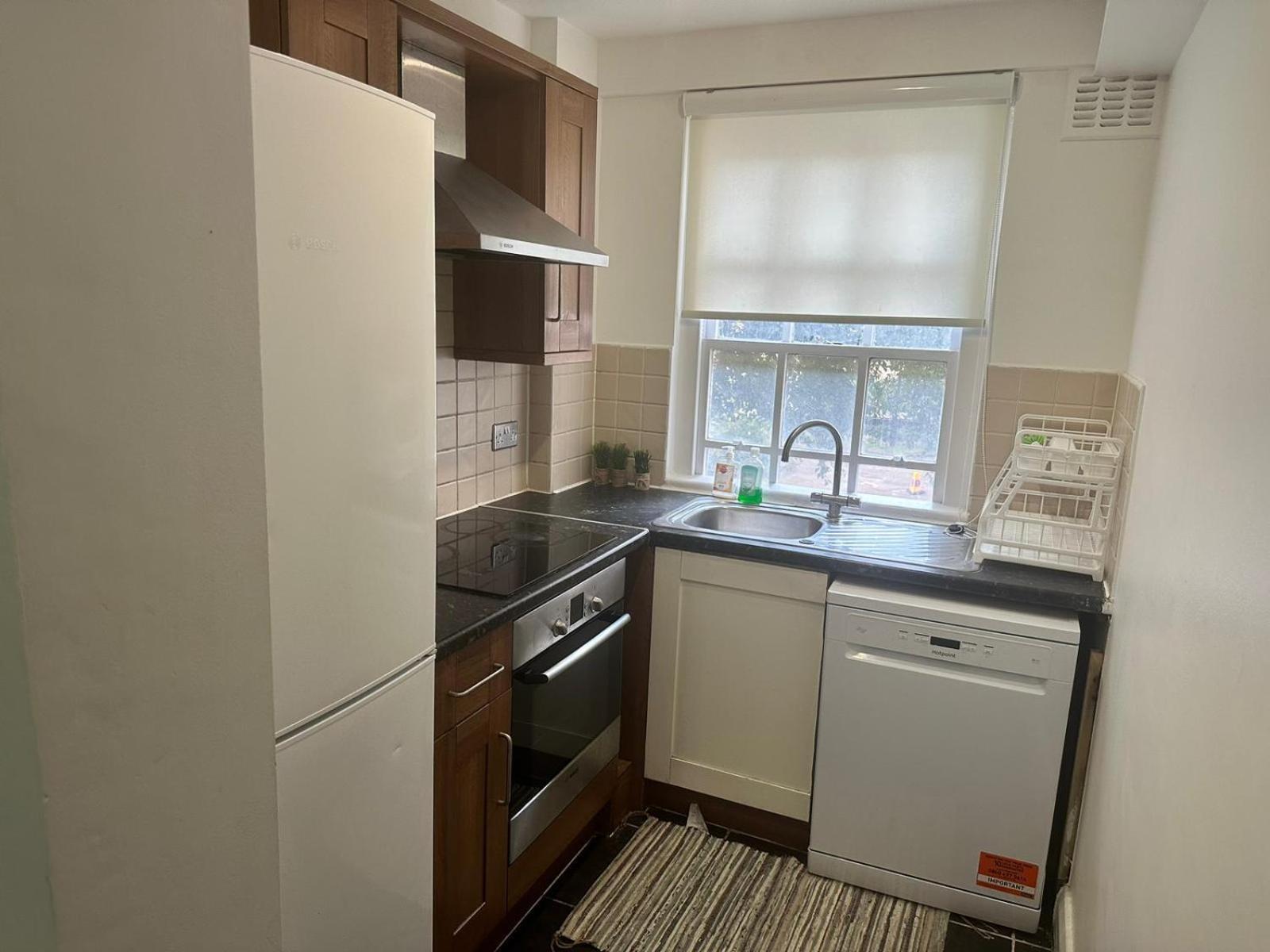 Spacious 2 Bed Flat *