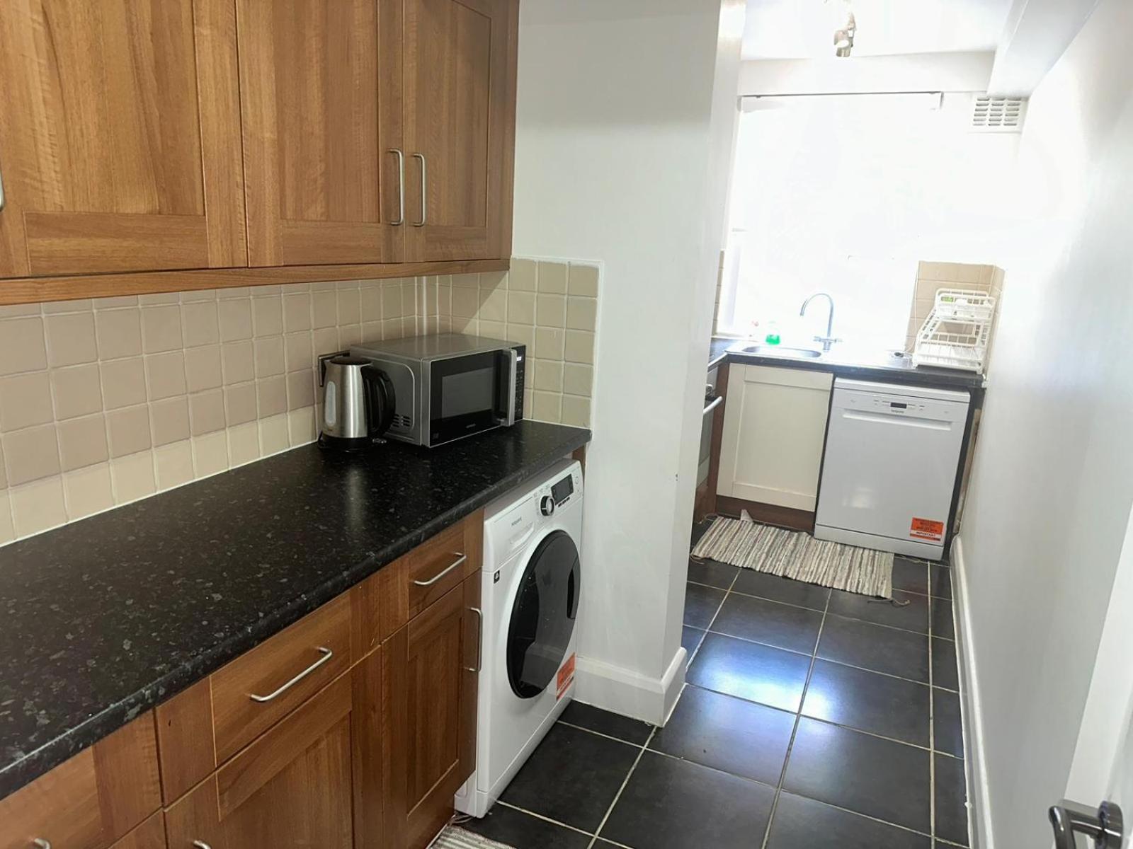 Spacious 2 Bed Flat *